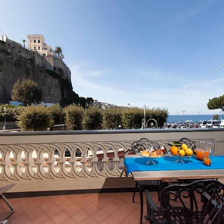 Terrace By The Sea - Entire With Terrace Lägenhet Sorrento