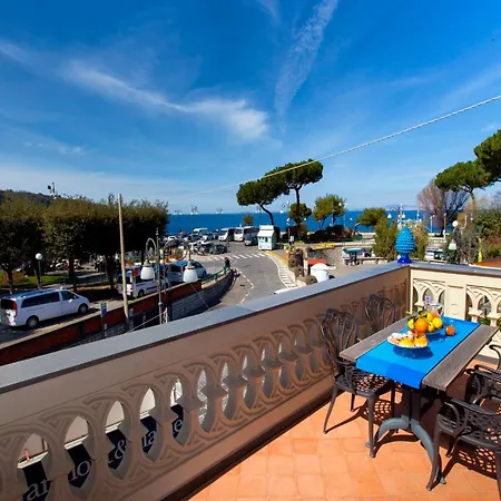 Terrace By The Sea - Entire With Terrace Lägenhet Sorrento